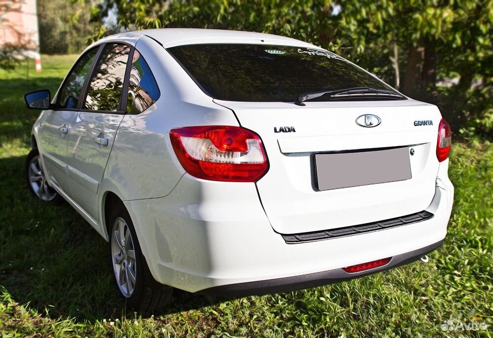 Пластиковая накладка на бампер Lada Granta