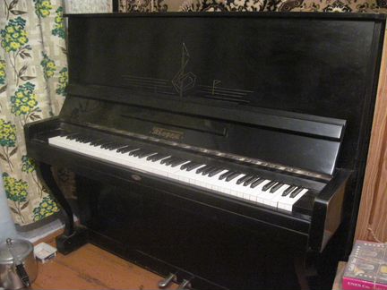 Продаётся пианино 