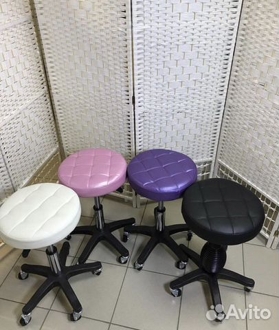 Стул для мастера педикюра