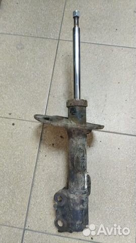 Амортизатор передний правый Тойота Камри XV40