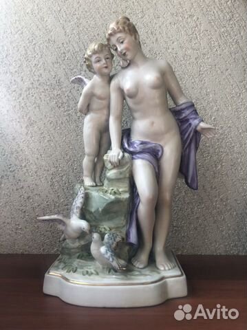 Фарфоровая статуэтка