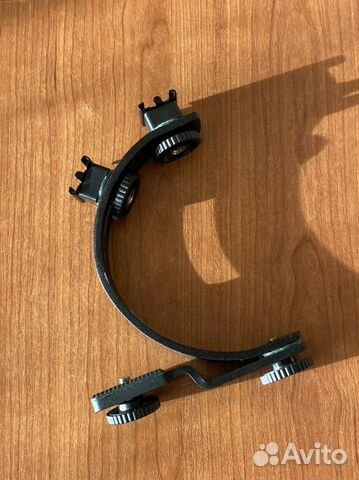 Крепление для вспышки C-образной формы