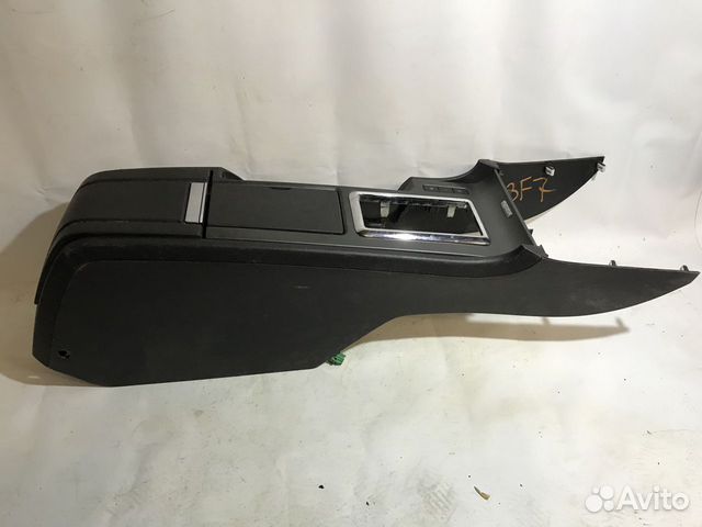 Подлокотник Ford Mustang V 09-11