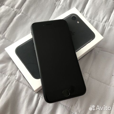 Телефон iPhone 7