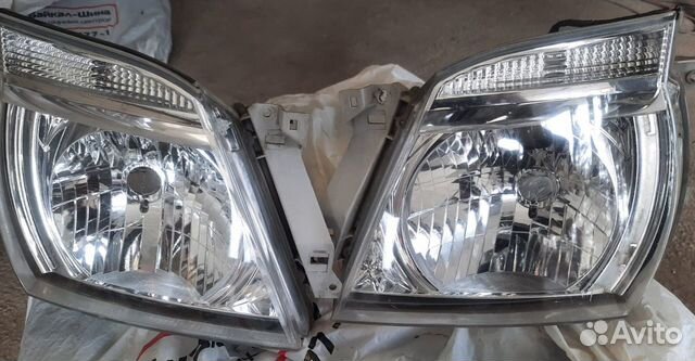 Фары передние Nissan Caravan VWE25 оригинал