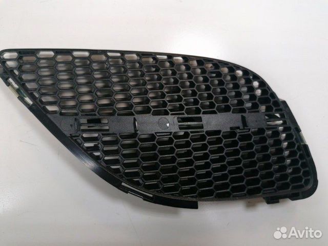 Решетка радиатора передняя правая Almera N16