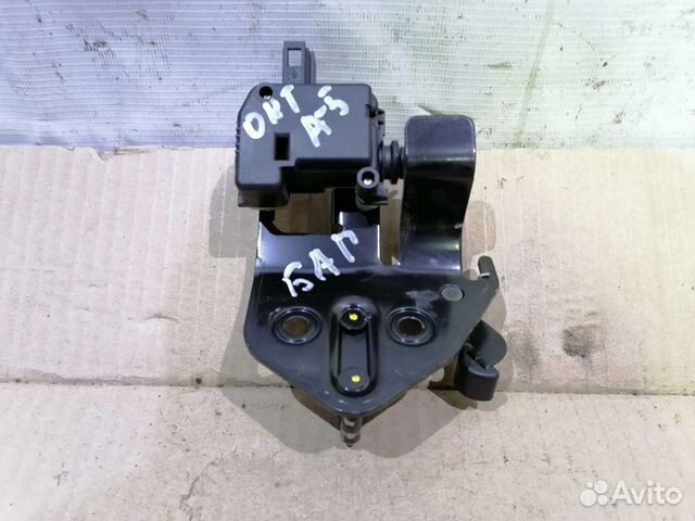 Замок крышки багажника Skoda Okt.A5,VAG 1Z0827511C