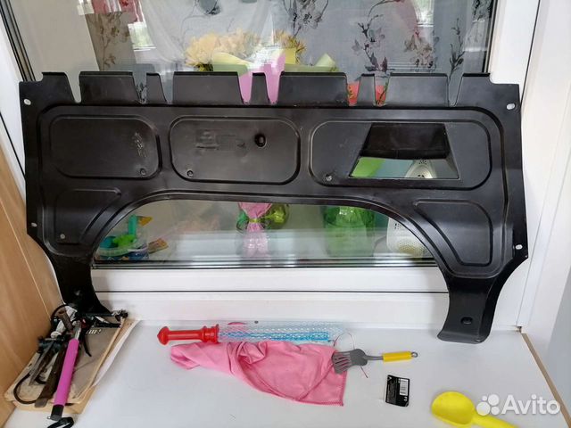 Продам пластиковый пыльник двигателя