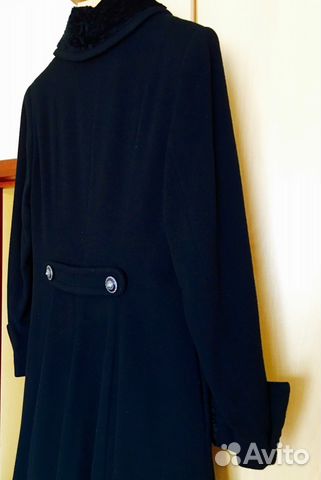 Пальто демисезонное с оторочкой из меха, Англия Пальто демисезонное с оторочкой из меха, Англия