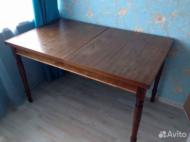 Обеденный стол из массива дерева Обеденный стол из массива дерева