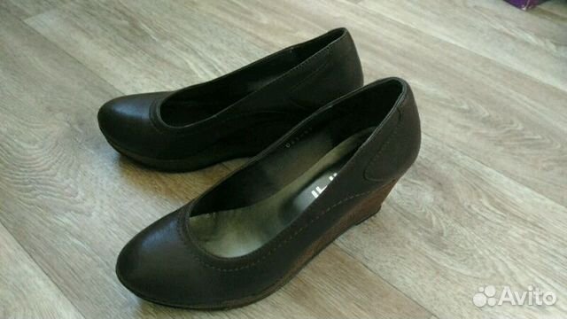 Новые кожаные туфли на танкетке Новые кожаные туфли на танкетке