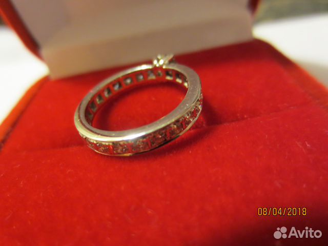 Продаю золотое кольцо с очень чистыми бриллиантами Продаю золотое кольцо с очень чистыми бриллиантами
