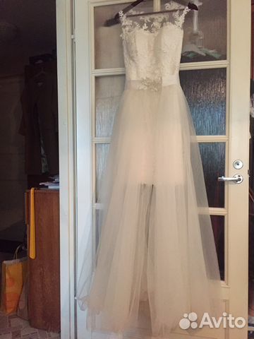 Свадебное платье с отстегивающимся шлейфом Свадебное платье с отстегивающимся шлейфом