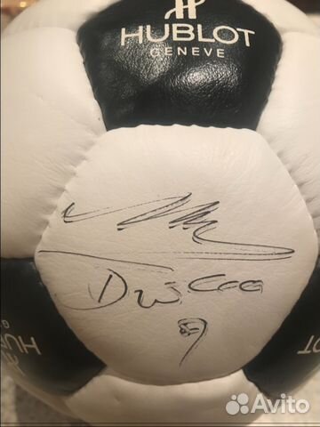 Футбольный мяч hublot с автографом Марадоны Футбольный мяч hublot с автографом Марадоны