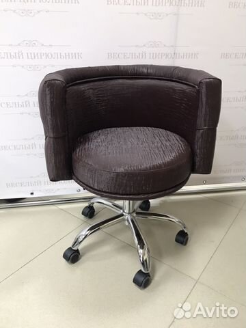 Стул мастера Зефир с каретной стяжкой Стул мастера Зефир с каретной стяжкой