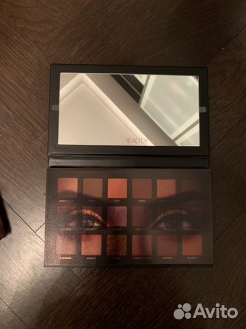 Палетка Huda Beauty
