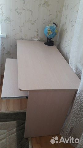Школьный стол