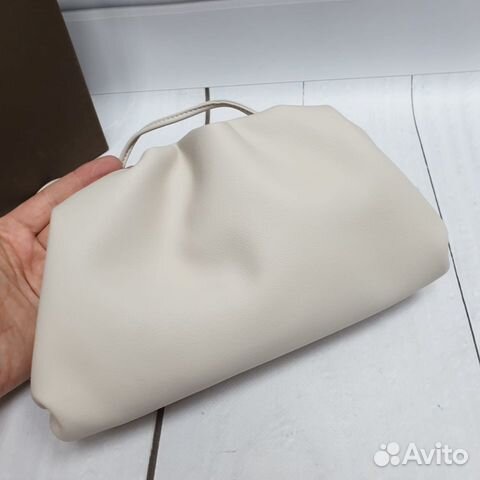 Сумка Bottega Veneta Pouch Боттега Клатч Молочная Сумка Bottega Veneta Pouch Боттега Клатч Молочная