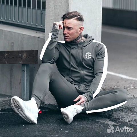 Спортивный костюм Спортивный костюм