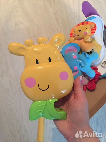 Мобиль fisher price веселые зверюшки (с жирафом) Мобиль fisher price веселые зверюшки (с жирафом)