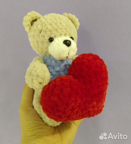 Плюшевый мишка. Валентинка. вязаная игрушка