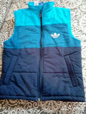 Жилет Adidas на 9 - 10 лет. В идеальном состоянии