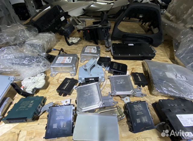 Блок управления фарой 89908-33030 Toyota