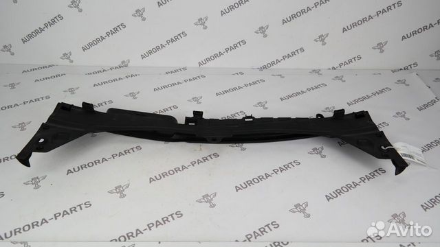 Воздухозаборник на передней панели Mercedes C-Klas