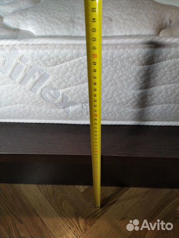 Кровать двухспальная с матрасом 2м на 1.8м
