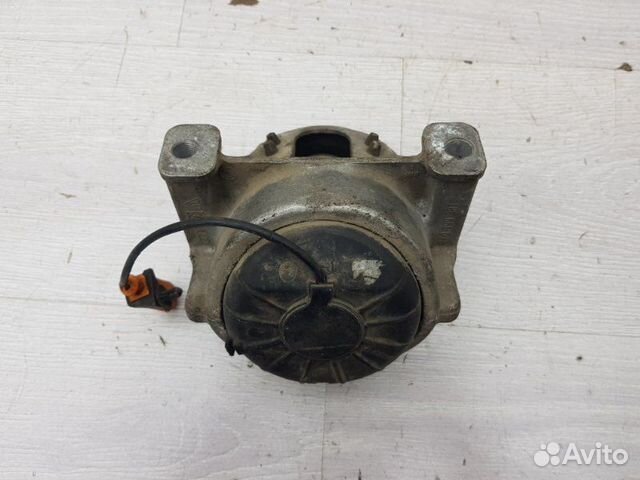 Опора двигателя Audi A4 B8 cdhb 2010 Опора двигателя Audi A4 B8 cdhb 2010