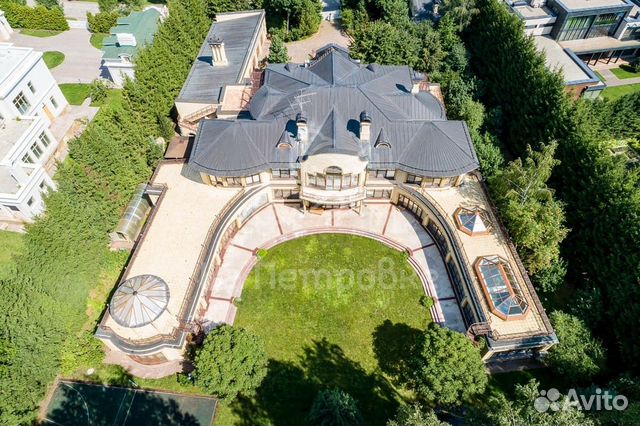 Дом 1847 м² на участке 1.22 га