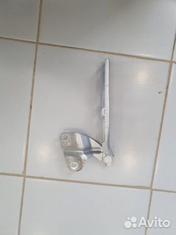 Петля капота передняя правая Audi Q3 8U 2010 Петля капота передняя правая Audi Q3 8U 2010