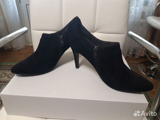 Туфли Tamaris замшевые,черные,каблук 8,5 см Туфли Tamaris замшевые,черные,каблук 8,5 см