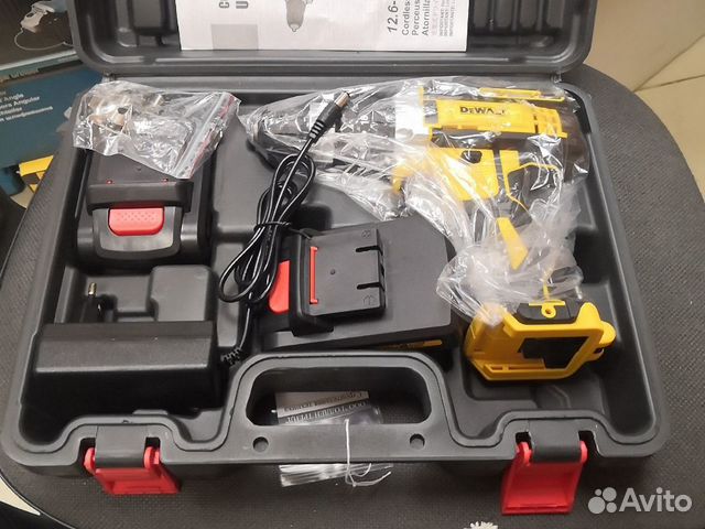 Шуруповерт DeWalt (138) Шуруповерт DeWalt (138)