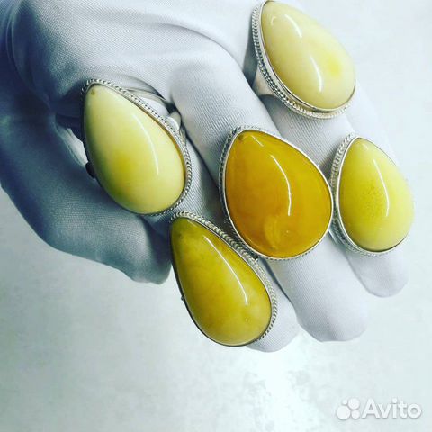 Серебряные кольца с янтарем Серебряные кольца с янтарем