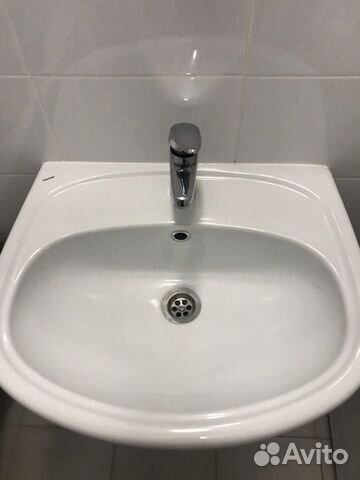 Раковина с краном (все крепежи и подводка, в компл