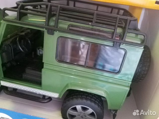 Внедорожник Bruder Land Rover Defender Внедорожник Bruder Land Rover Defender