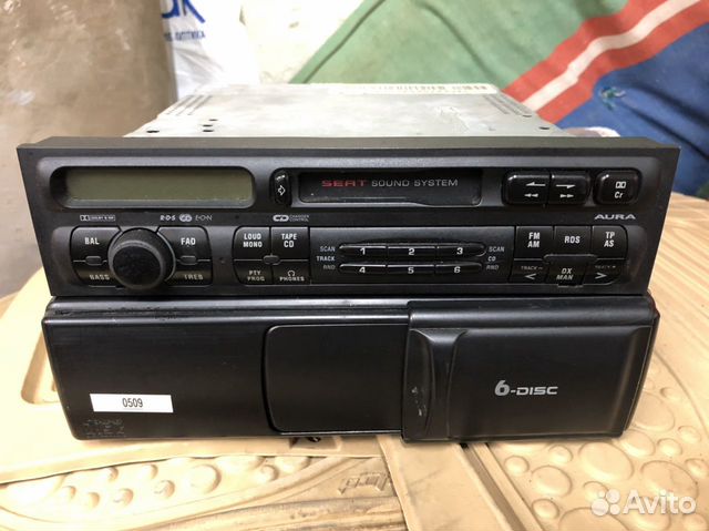 Оригинальная магнитола и CD-changer seat
