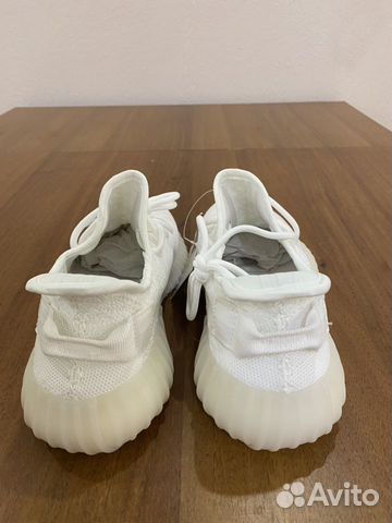Кроссовки Adidas yeezy boost белые Кроссовки Adidas yeezy boost белые