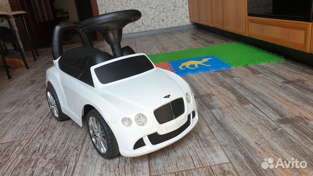 Машинка-каталка музыкальная