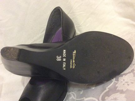 Кожаные чёрные итальянские туфли Tamaris