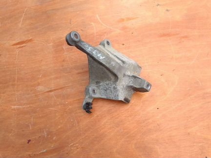 Кронштейн опоры кпп Рено Меган 3 К9К830