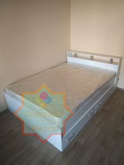 Кровать с матрасом