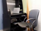 Компьютерное кресло и стол для комрьютера