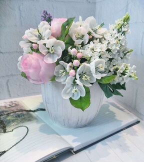 Композиция из холодного фарфора