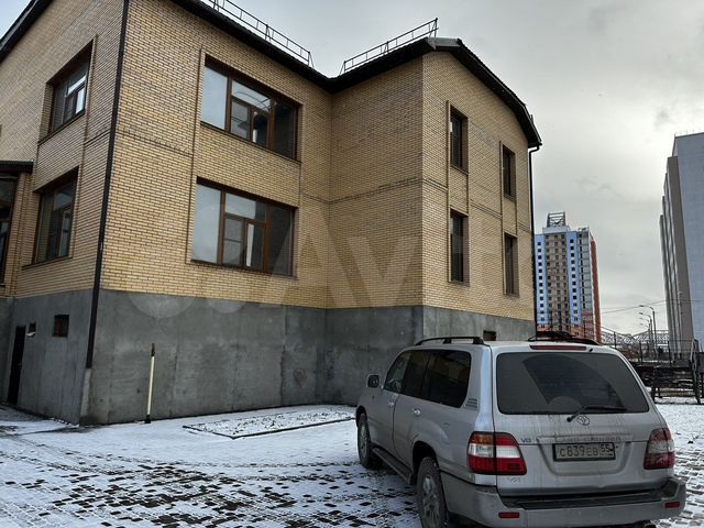 Коттедж 1102,8 м² на участке 13 сот.