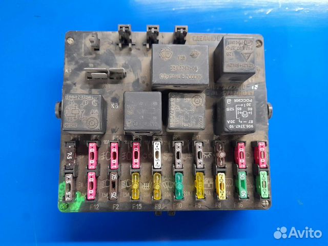 Предохранители ваз 2110 купить. Блок предохранителей 2110. Монтажный блок 2112. Предохранитель Приора 2110. ВАЗ 2110 предохранитель на вентилятор радиатора.