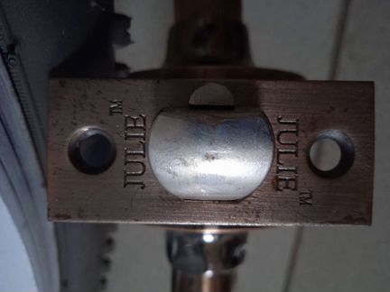 Замок дверной