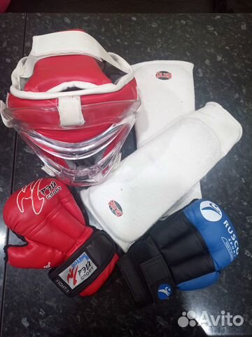 Шлем, перчатки, защита голени для единоборств