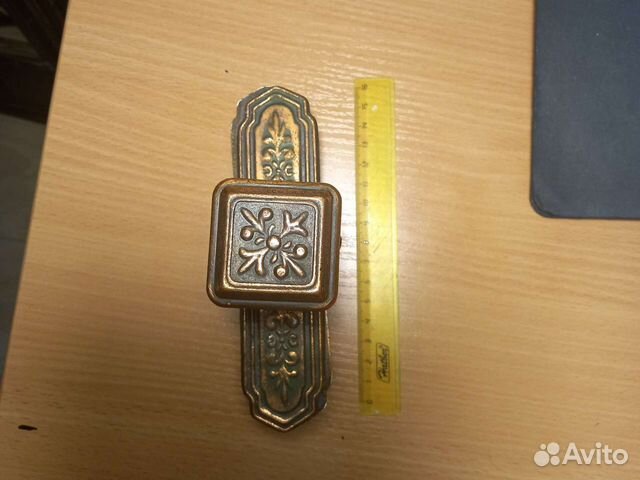 Медная дверная ручка антикварная